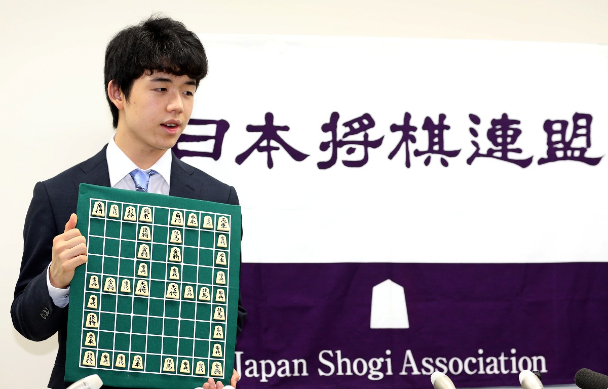 11×11 Shogi, Part I: Shinjuu Shogi