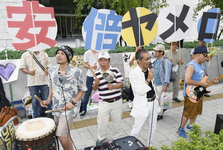 「疑惑の徹底解明を」