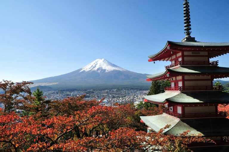 富士山が「初雪化粧」