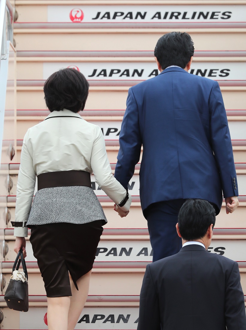 Prime Minister Abe and his wife Akie Abe | JAPAN Forward