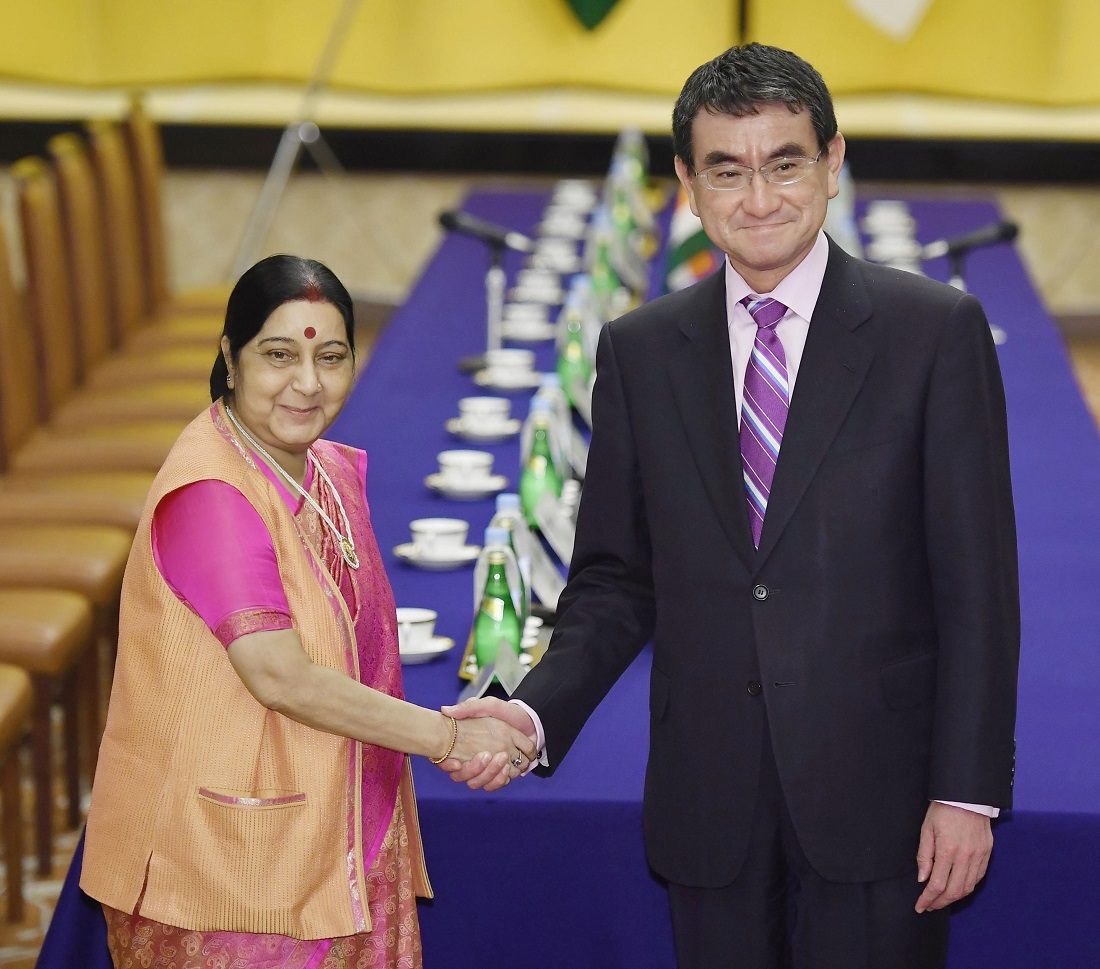 Foreign Minister Taro Kono and Indian External Affairs Minister Sushwa Swaraj