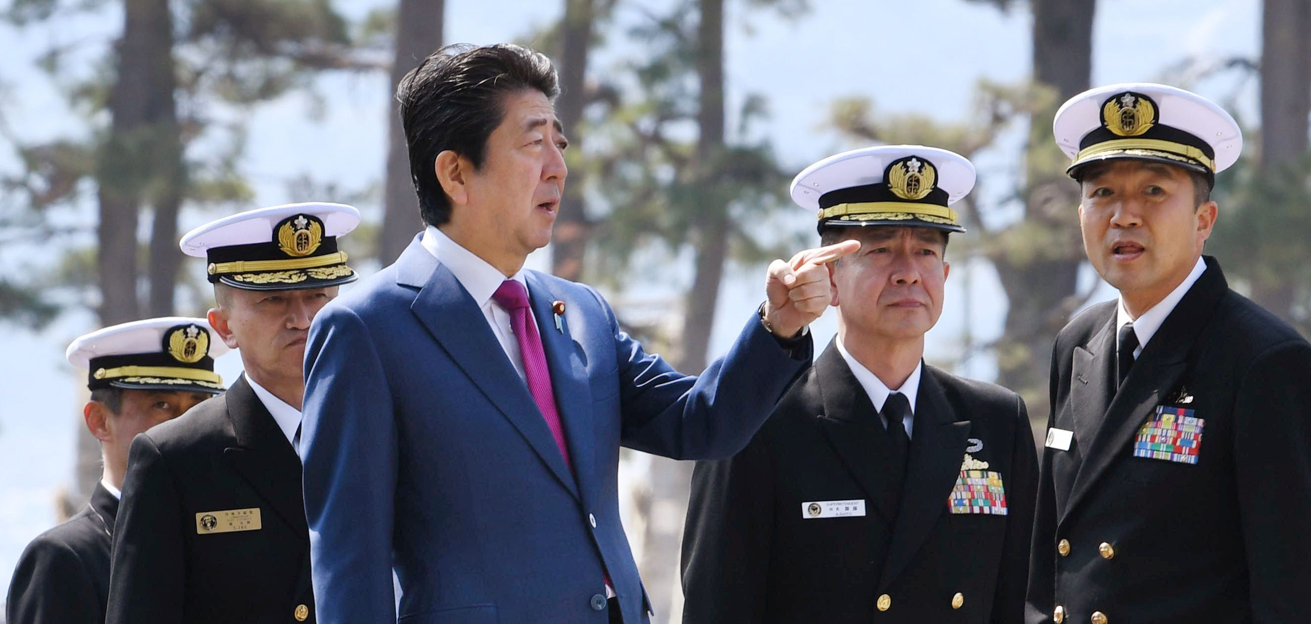 Prime Minister Abe with JSDF personnel