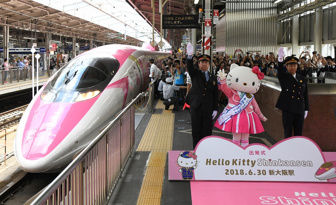 Photos Hello Kitty Shinkansen Starts Run Japan Forward