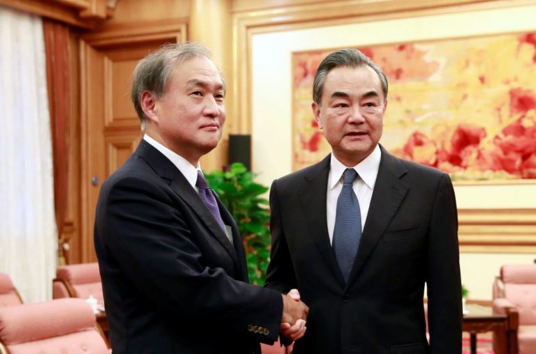 Japanese Vice-Foreign Minister Takeo visits Beijing