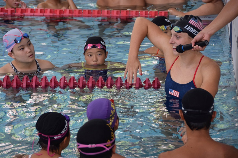 American Olympic Gold Medal Swimmer Katie Ledecky Teaches Japanese Kids