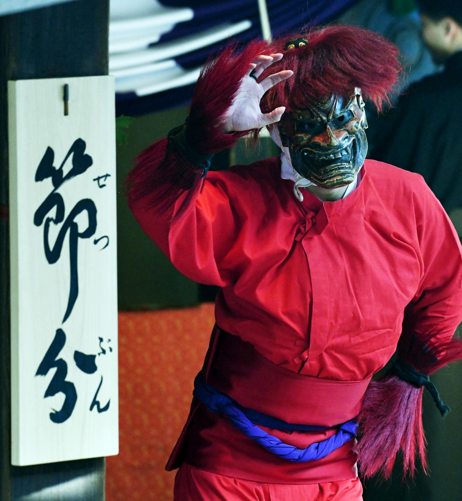 Kabuki Superstar Ebizo, Sumo Celebrities Hurl Tons of Soybeans At Setsubun Crowd for Good Luck