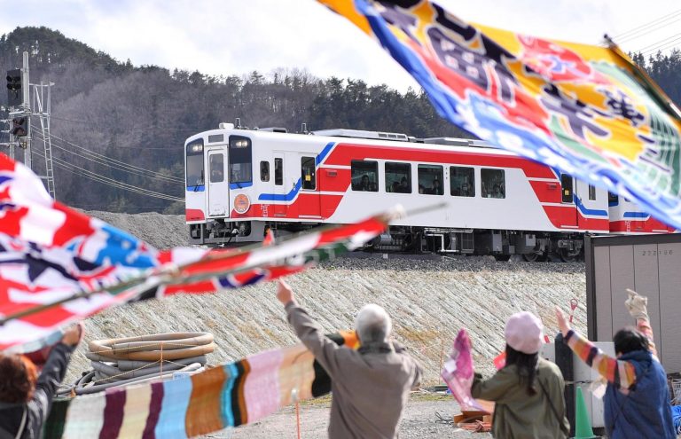 Japan Tsunami-Hit Sanriku Railway In Tohoku Resumes Full Operations After 8 Years 003