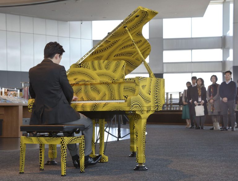 Yayoi Kusama Piano at Tokyo Government 002