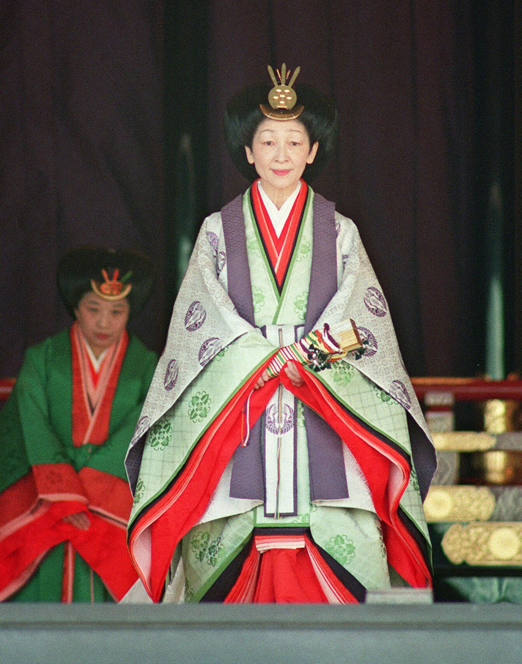 Japan Imperial Trivia Empress Tiara and Dresses 001