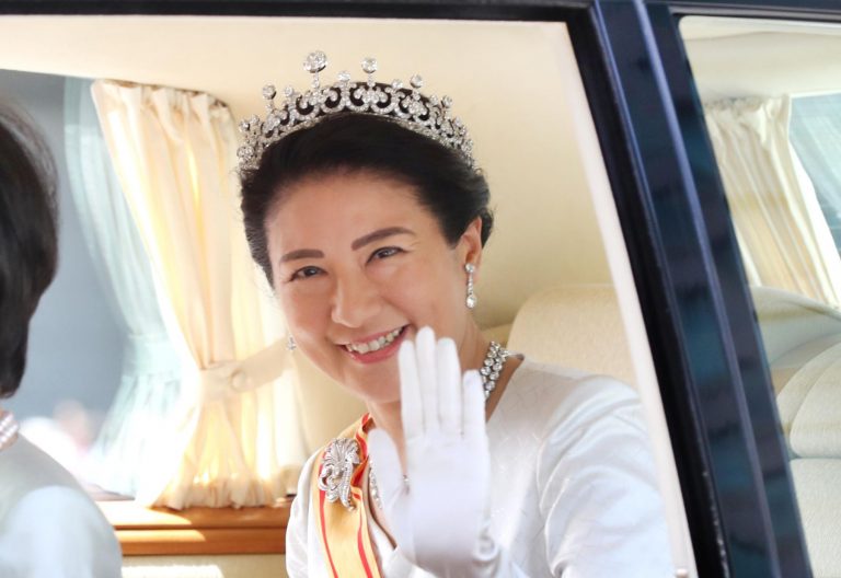 Japan Imperial Trivia Empress Tiara and Dresses 008