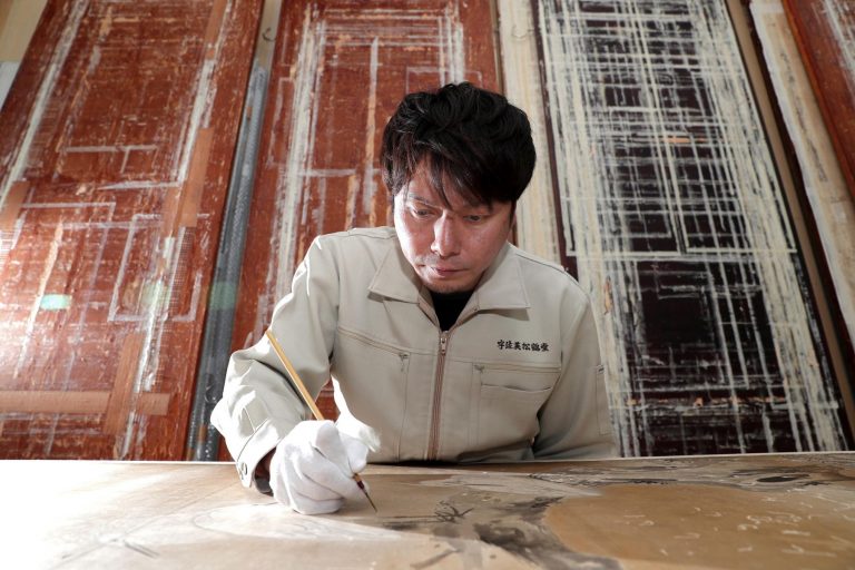 Kyoto Craftsmen Take Pride in the Art of Restoring Cultural Property