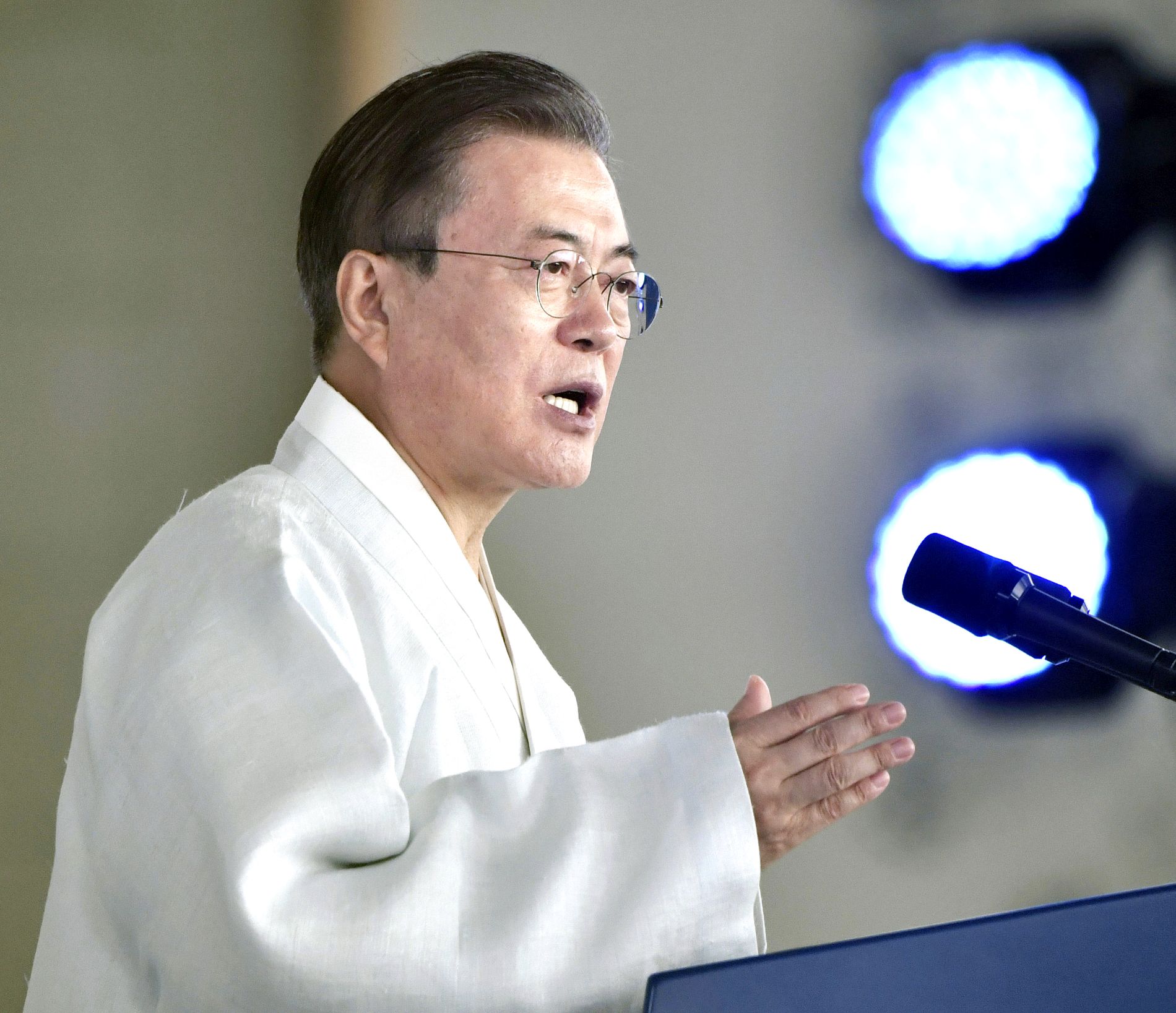 Japan-South Korea President Moon Jae In 004