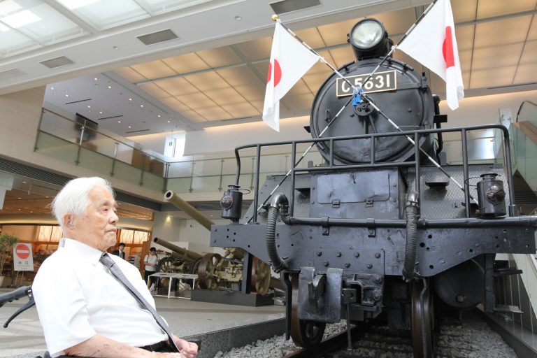 Taimen Railways Engine No. 31 Conveys the Tragedy and Futility of War at Yasukuni Shrine 004