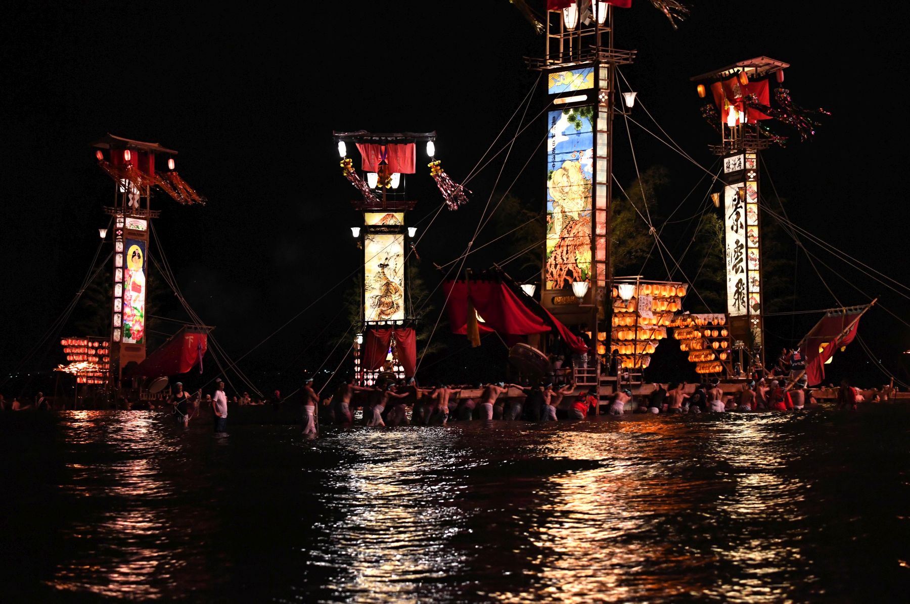Beautiful Japan | Lanterns Over the Dark Sea Create Dreamlike Kiriko Festival on Noto Peninsula