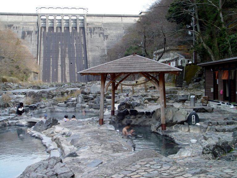 Mixed-Gender Hot Spring Pleads Visitors to Cover Their Body