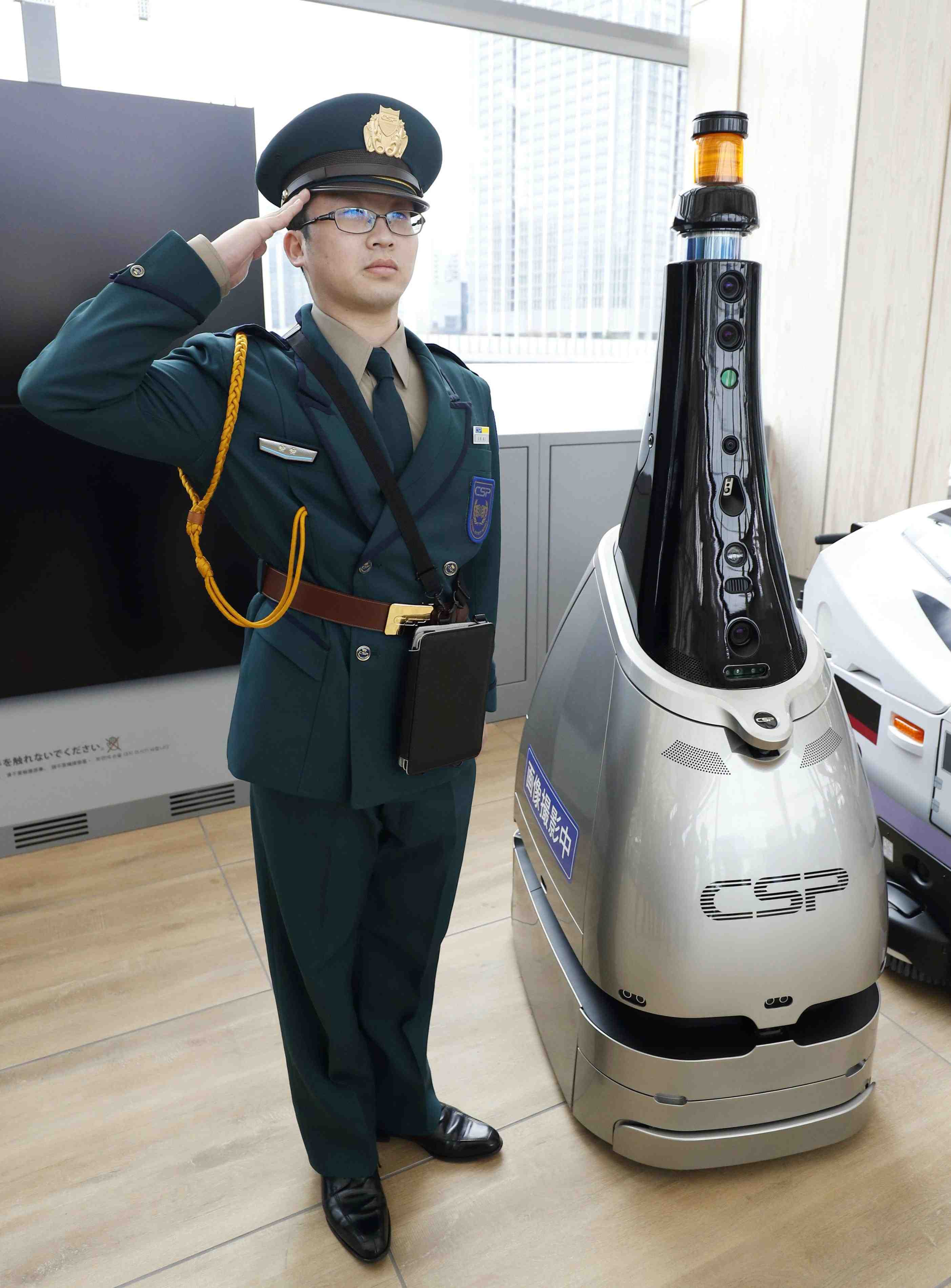JR Takanawa Gateway Station Opening Robots AI 006