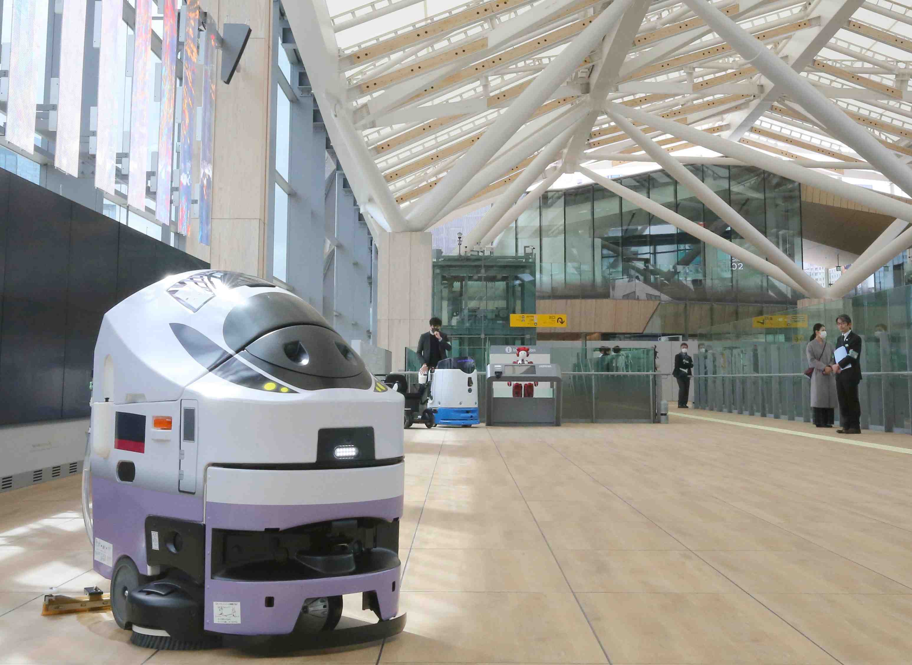 JR Takanawa Gateway Station Opening Robots AI