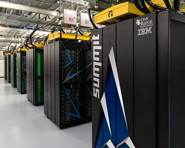 800px-Summit_(supercomputer) by Carlos Jones ORNL