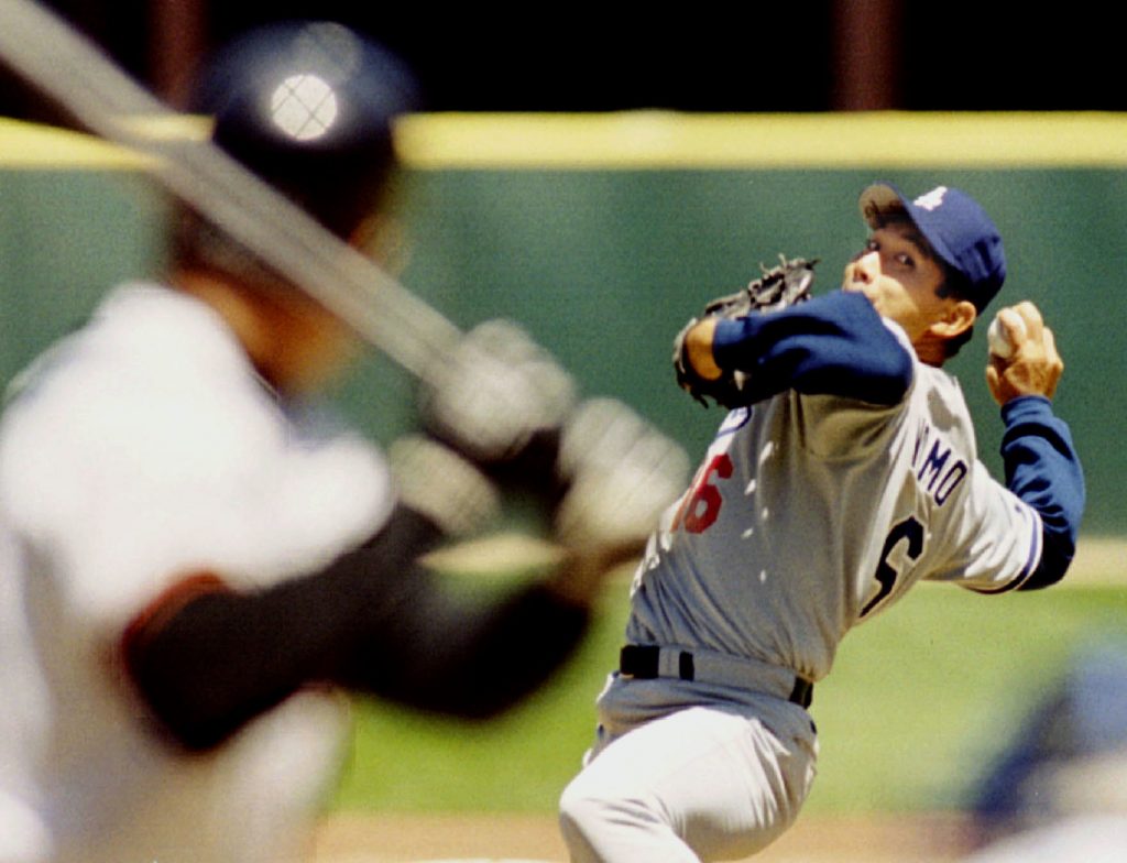 Baseball In Pics on X: Hideo Nomo delivering a pitch to Barry