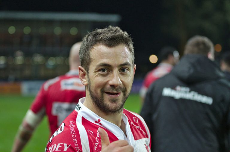 800px-USO-Gloucester_Rugby_-_20141025_-_Greig_Laidlaw (1)