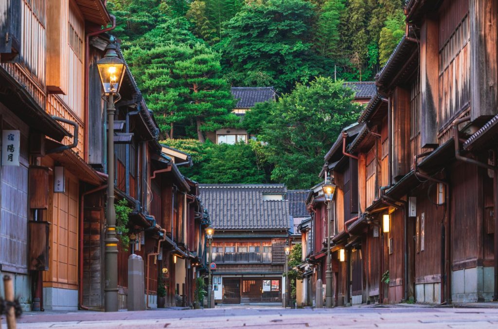 Kanazawa is an old city and one of Japan’s premier tourist destinations. It is a popular place to visit by both domestic and international travelers due to the distinctive atmosphere of its streets.
