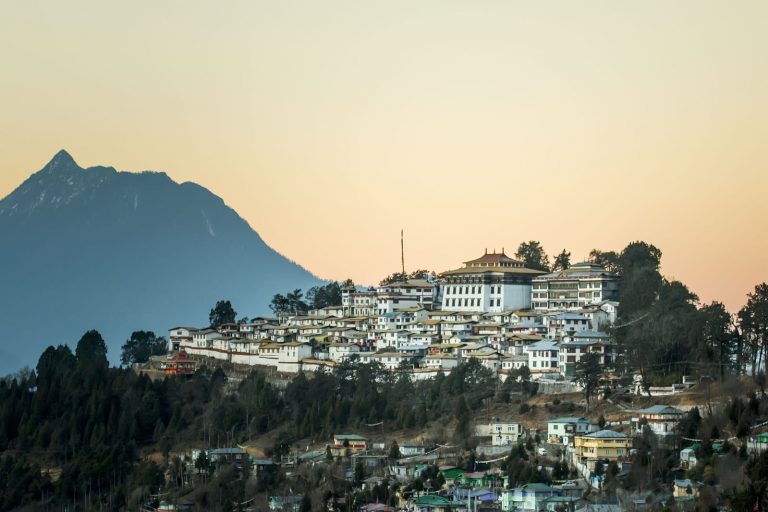 Tawang_Monastery_(Tibetan_Buddhist) (Author Vikramjit Kakati, Creative Commons License, Wikimedia Commons)