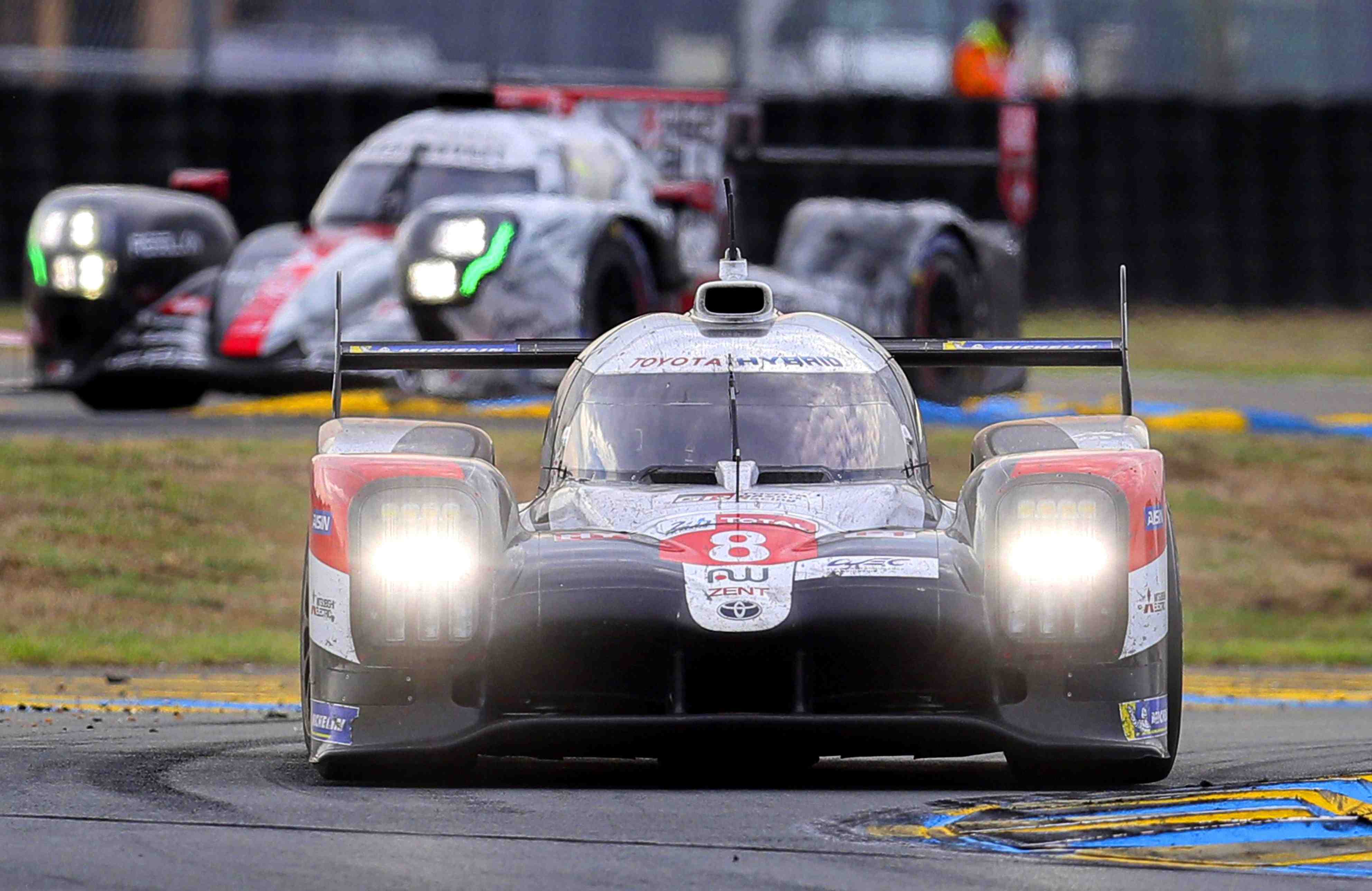 Auto racing - 24 Hours of Le Mans Toyota V3 003