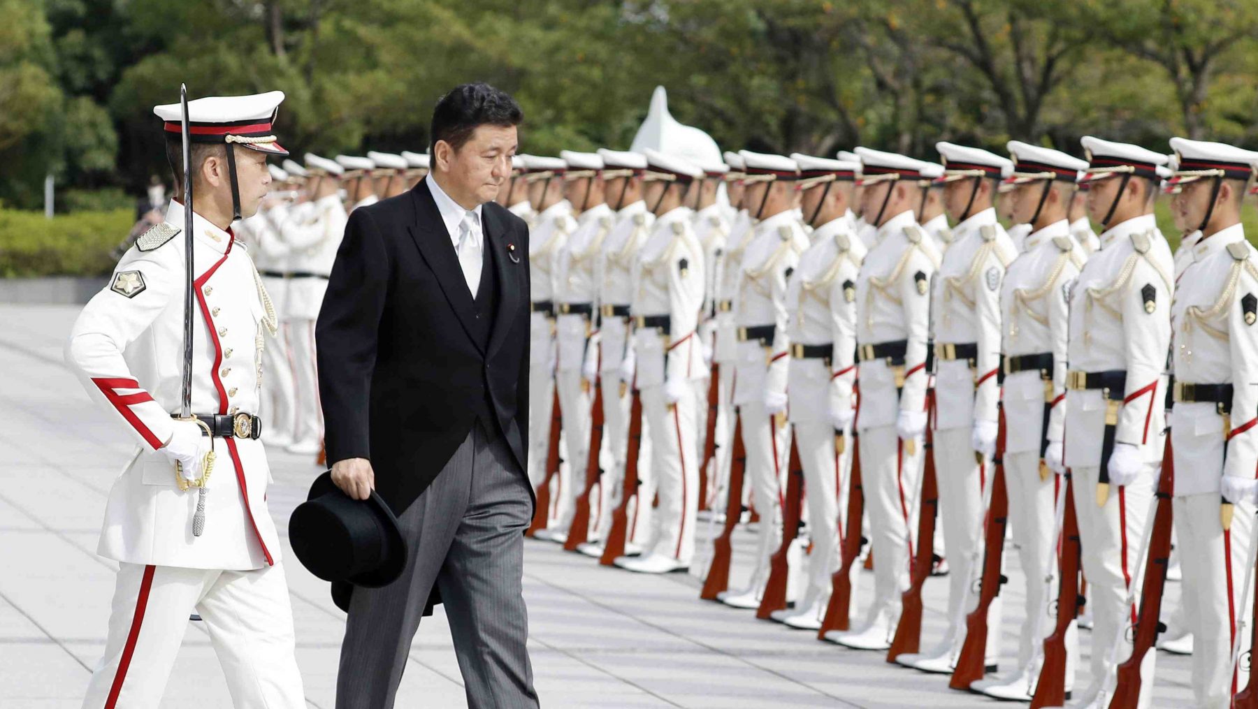 Lawmaker challenges South Korean defense chief on sailors' 'rising
