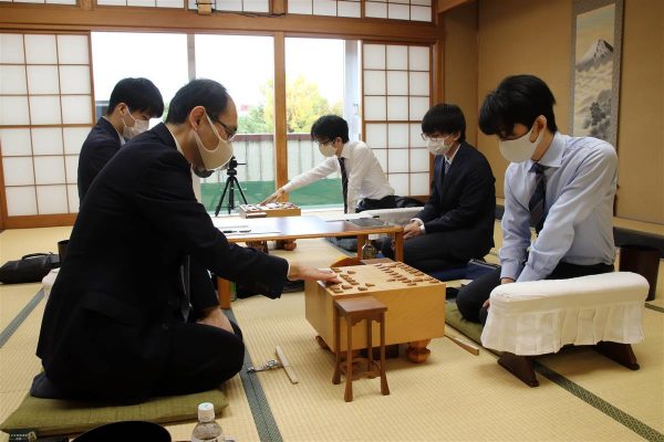 11×11 Shogi, Part I: Shinjuu Shogi