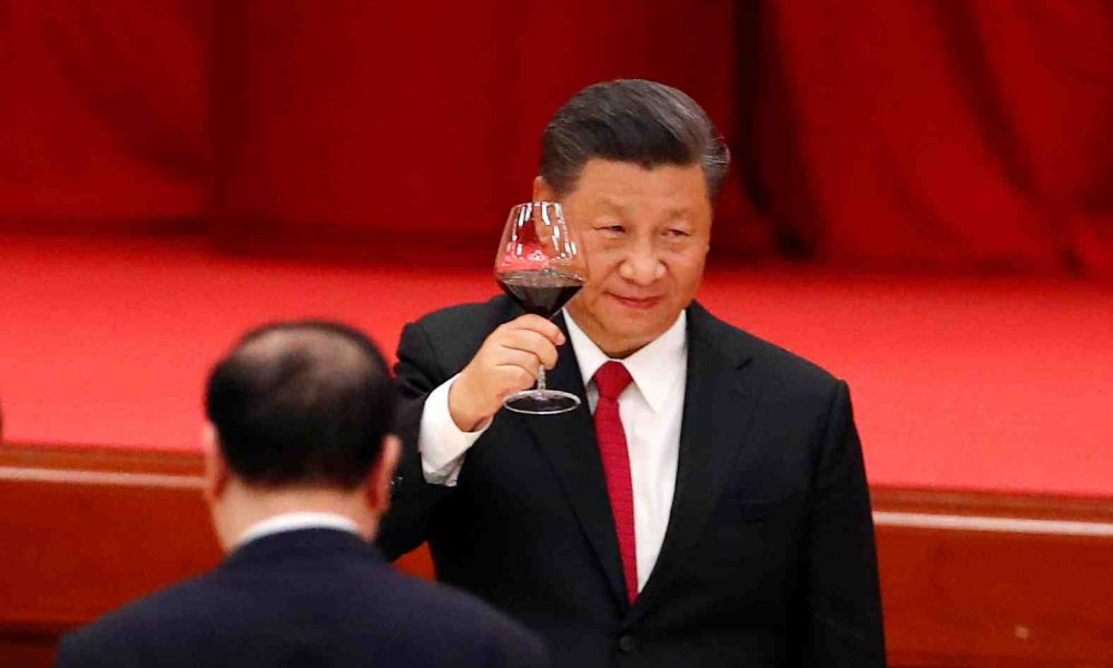 FILE PHOTO: Chinese President Xi Jinping attends the National Day reception on the eve of the 71st anniversary of the founding of the People's Republic of China in Beijing, China September 30, 2020. REUTERS/Thomas Peter/File Photo