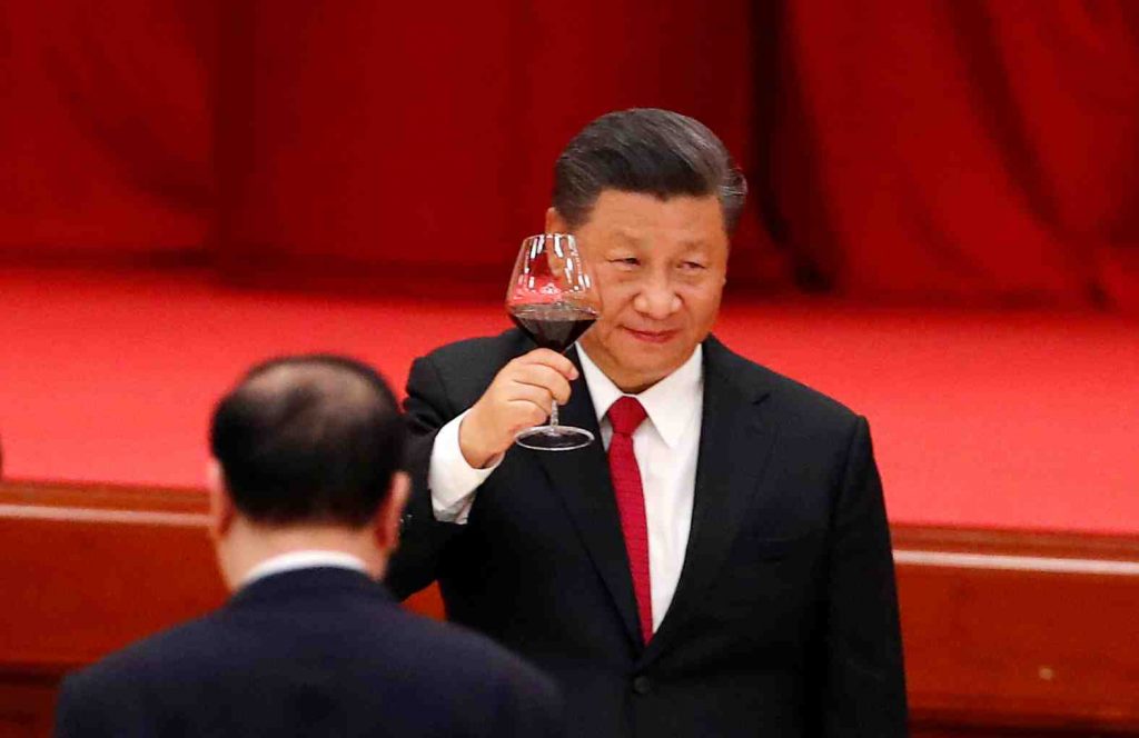 FILE PHOTO: Chinese President Xi Jinping attends the National Day reception on the eve of the 71st anniversary of the founding of the People's Republic of China in Beijing, China September 30, 2020. REUTERS/Thomas Peter/File Photo