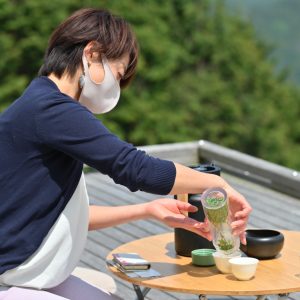 絶景の茶畑で一服の清涼　静岡「天空の茶の間」