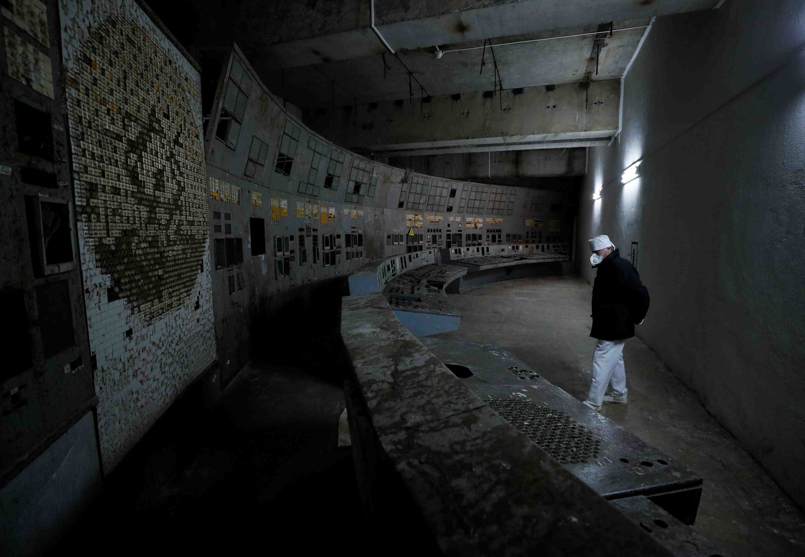 38 лет чернобыльской аварии. 4 Реактор Чернобыльской АЭС. Чернобыль спустя 35 лет. Мирный атом Чернобыль. Чернобыль зона отчуждения Украина 4 энергоблок.