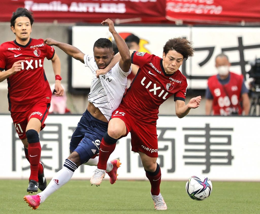 JAPAN SPORTS NOTEBOOK] Antlers End Marinosu0027 11-Match Unbeaten 