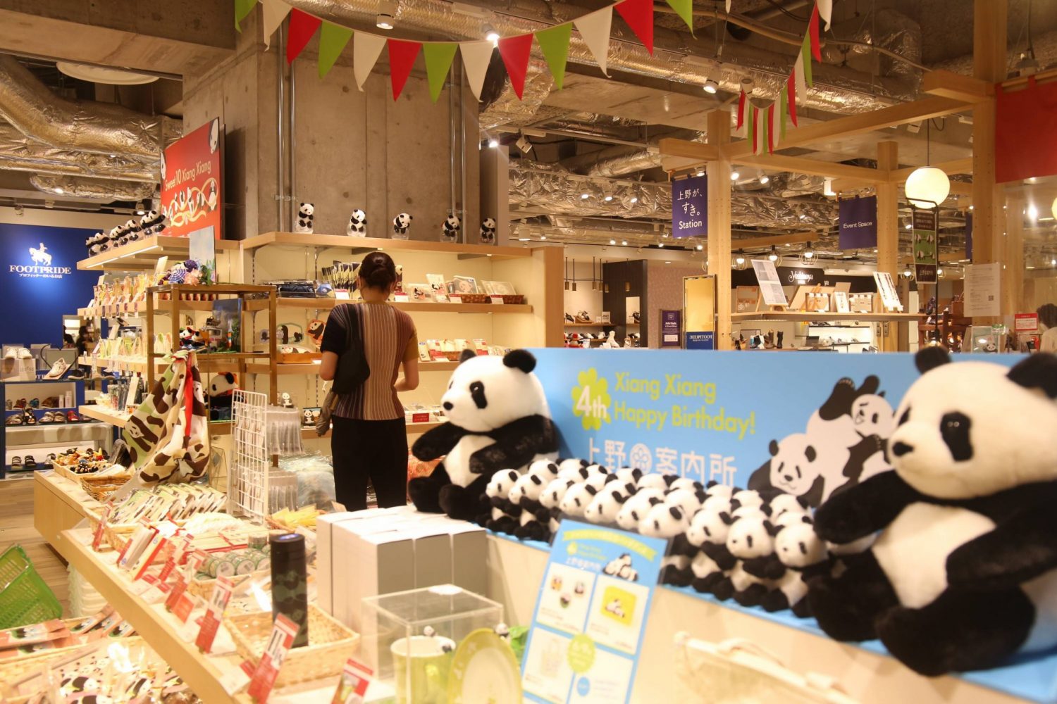 Corona Ni Makeruna Newborn Pandas Bring Celebration To Tokyo Department Store Japan Forward