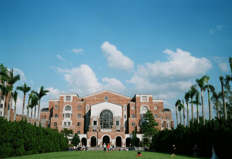 2560px-National_Taiwan_University_Library_with_sky Author yc ku via Wikimedia Commons