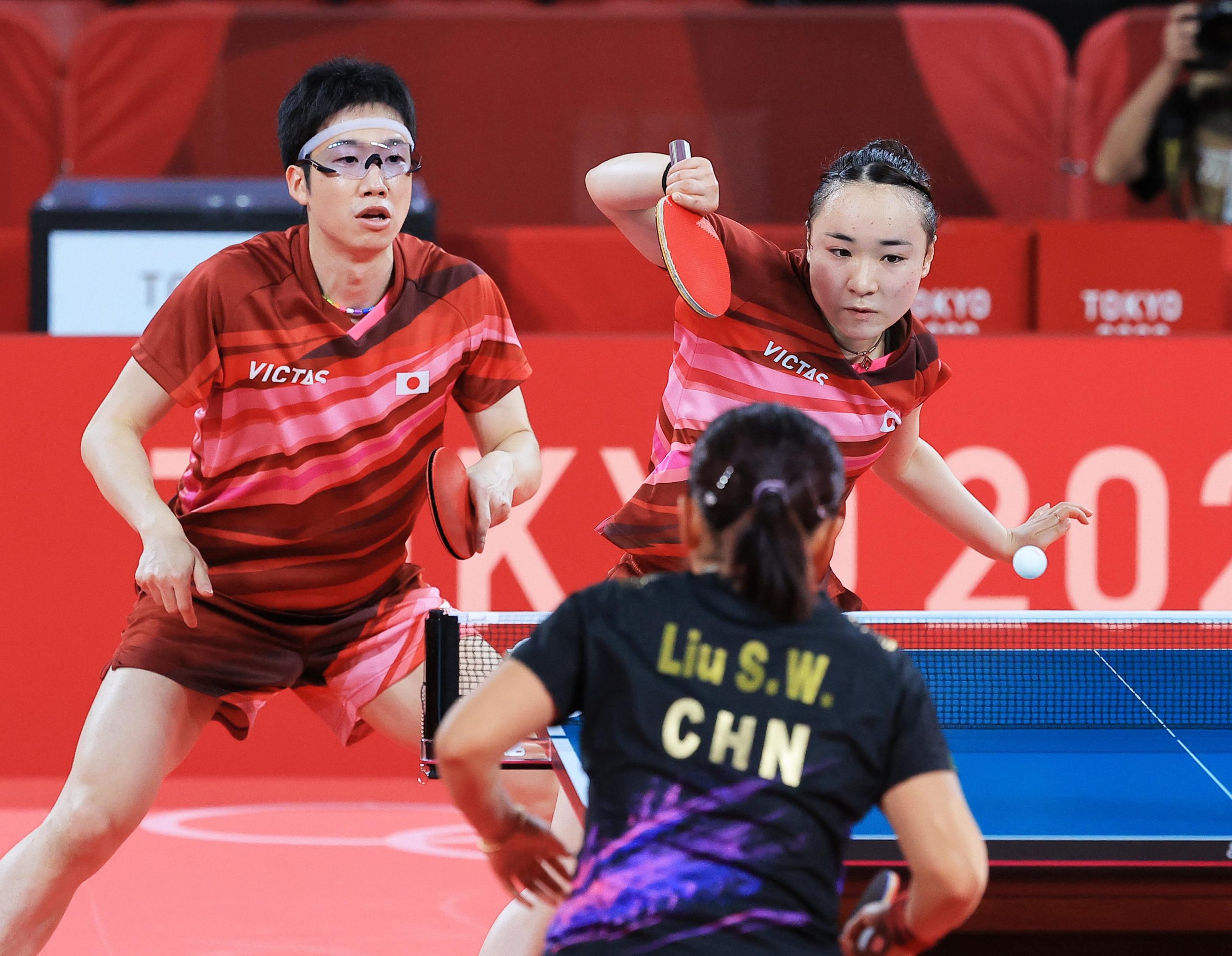 Table Tennis Jun Mizutani Mima Ito Capture Japan S First Ever Gold In The Sport Japan Forward