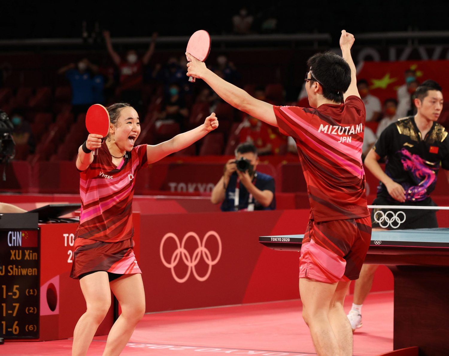 TABLE TENNIS Gold Medalist Mizutani Brushes Off Vicious Personal