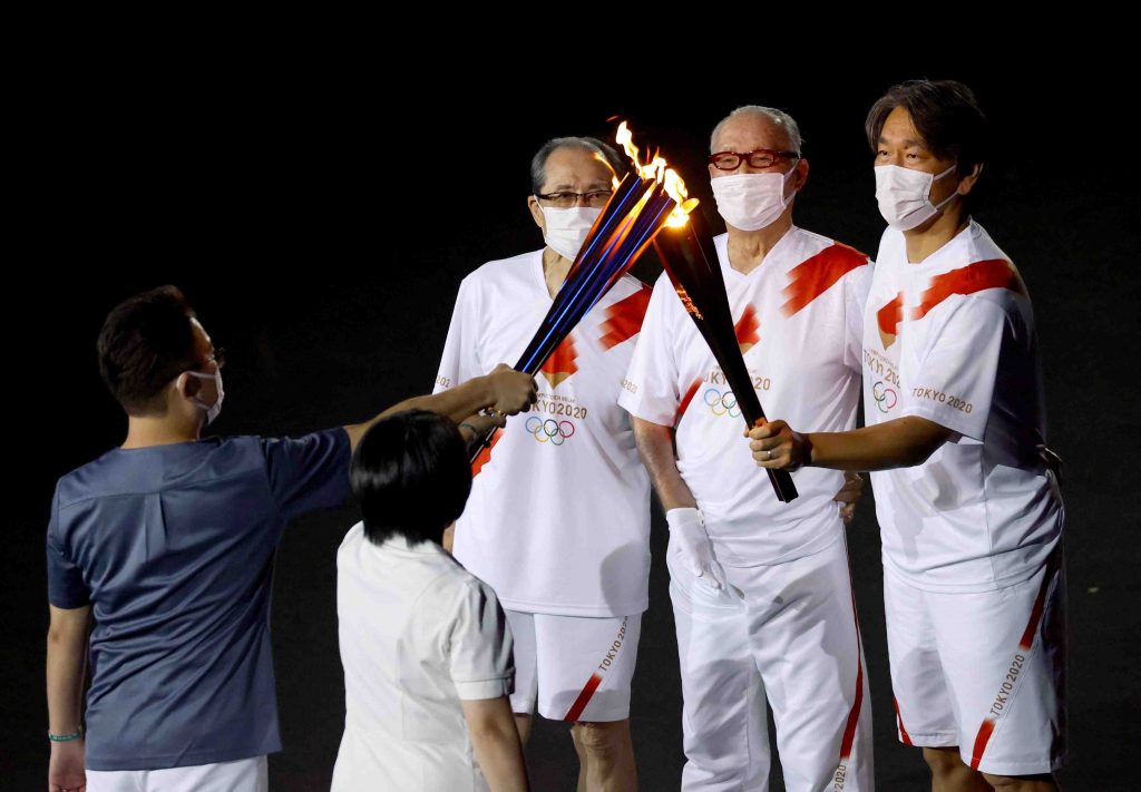 Hideki Matsui carries torch at Olympic Opening Ceremony