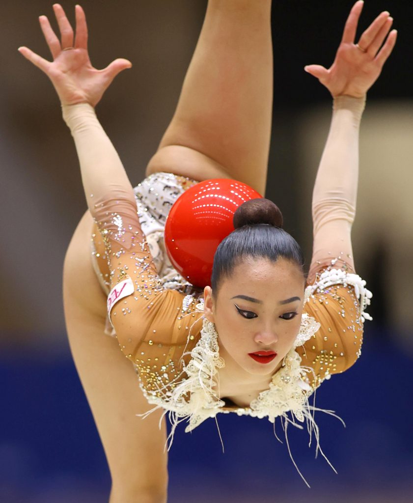 Olympics-Rhythmic Gymnastics-Russian Averina twins qualify on top ahead of  finals