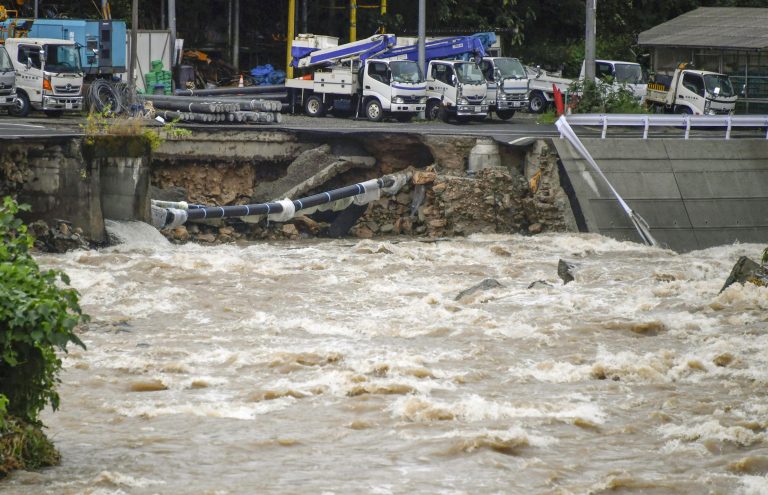 Kyushu Heavy Rainfall Deaths Evacuated (1)