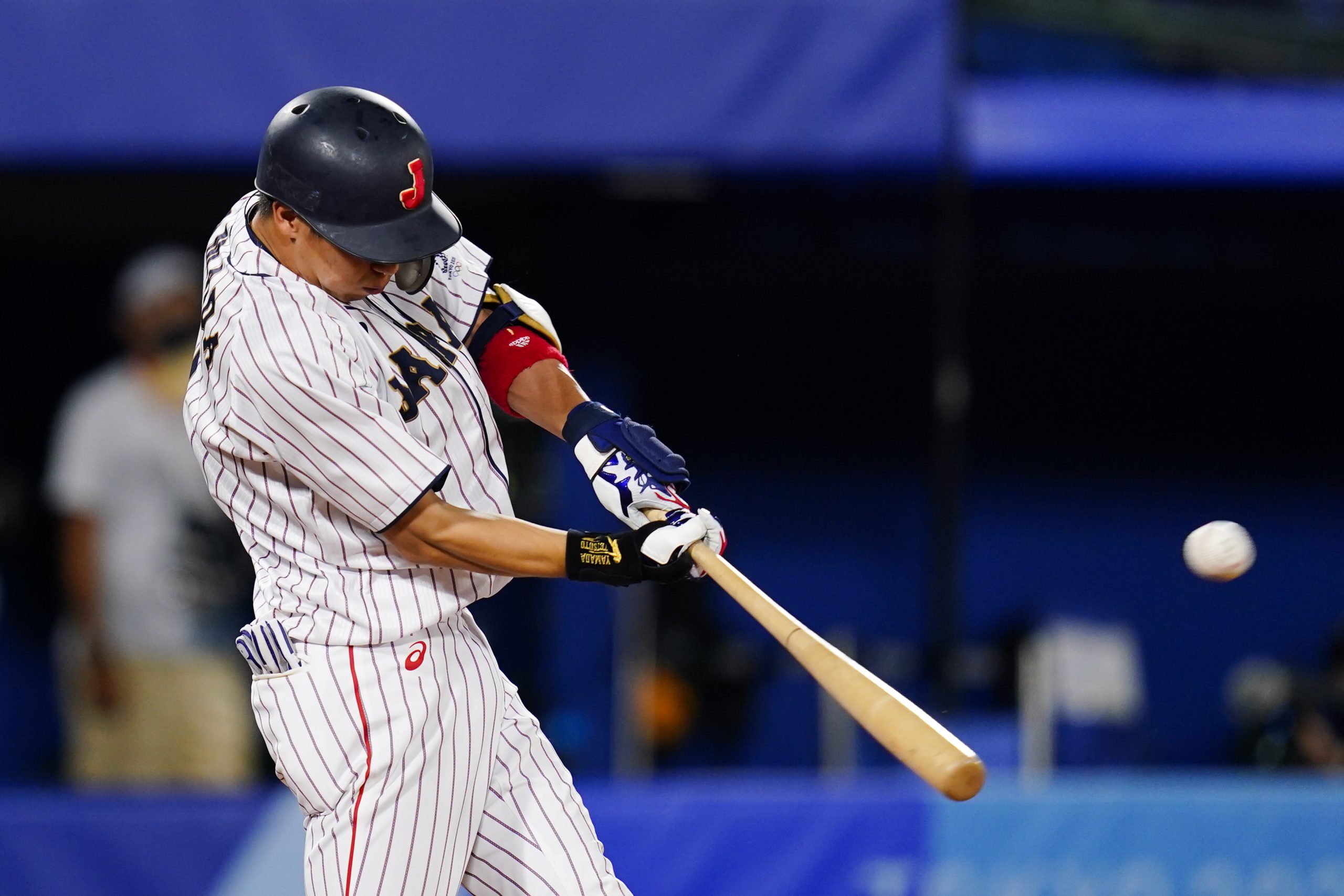 Baseball-Japan, South Korea clinch spots in final four