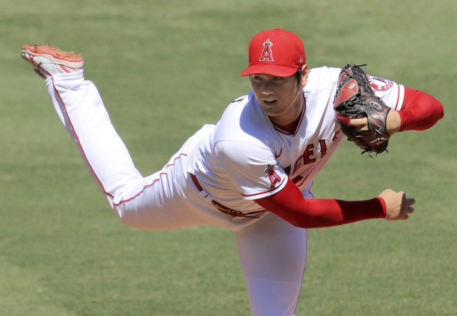 New Angels Pitcher Finding Ways to Bond with Shohei Ohtani - Los Angeles  Angels