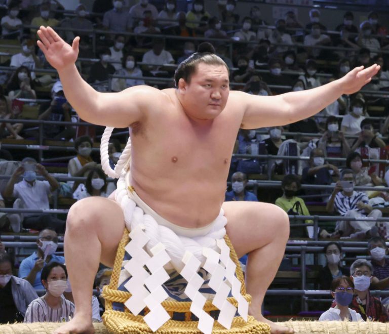 hakuho.retires.