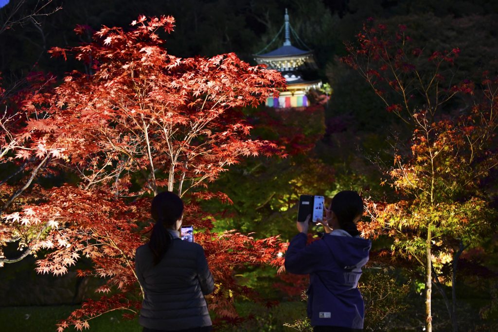 https://japan-forward.com/wp-content/uploads/2021/11/Eikando-Kyoto-3-1024x683.jpg