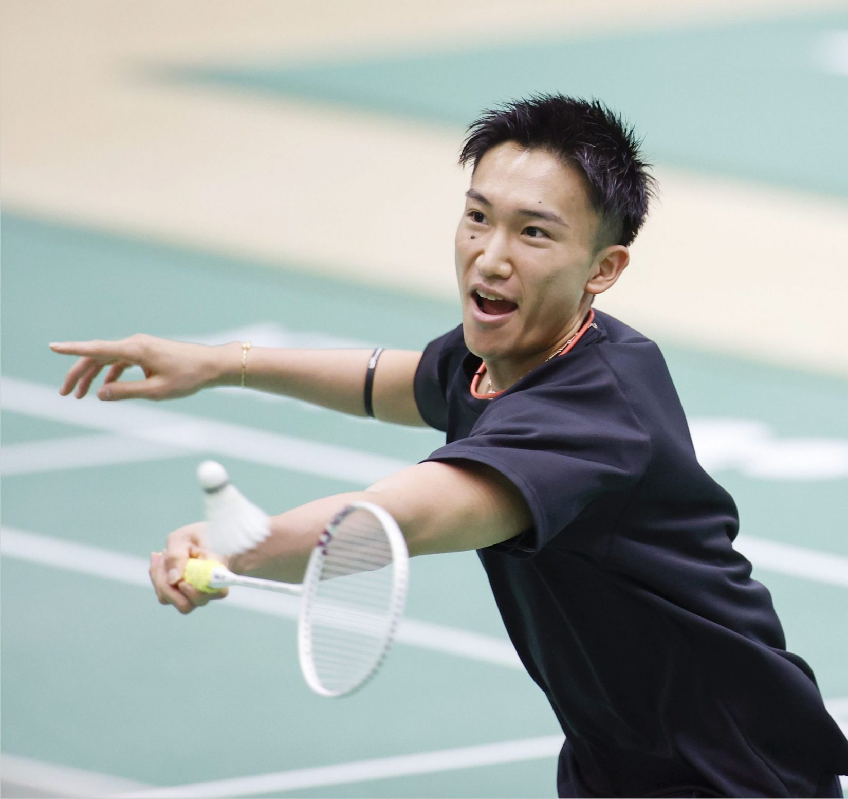 ODDS and EVENS] Kento Momota Reasserts Himself as Top Badminton Player |  JAPAN Forward