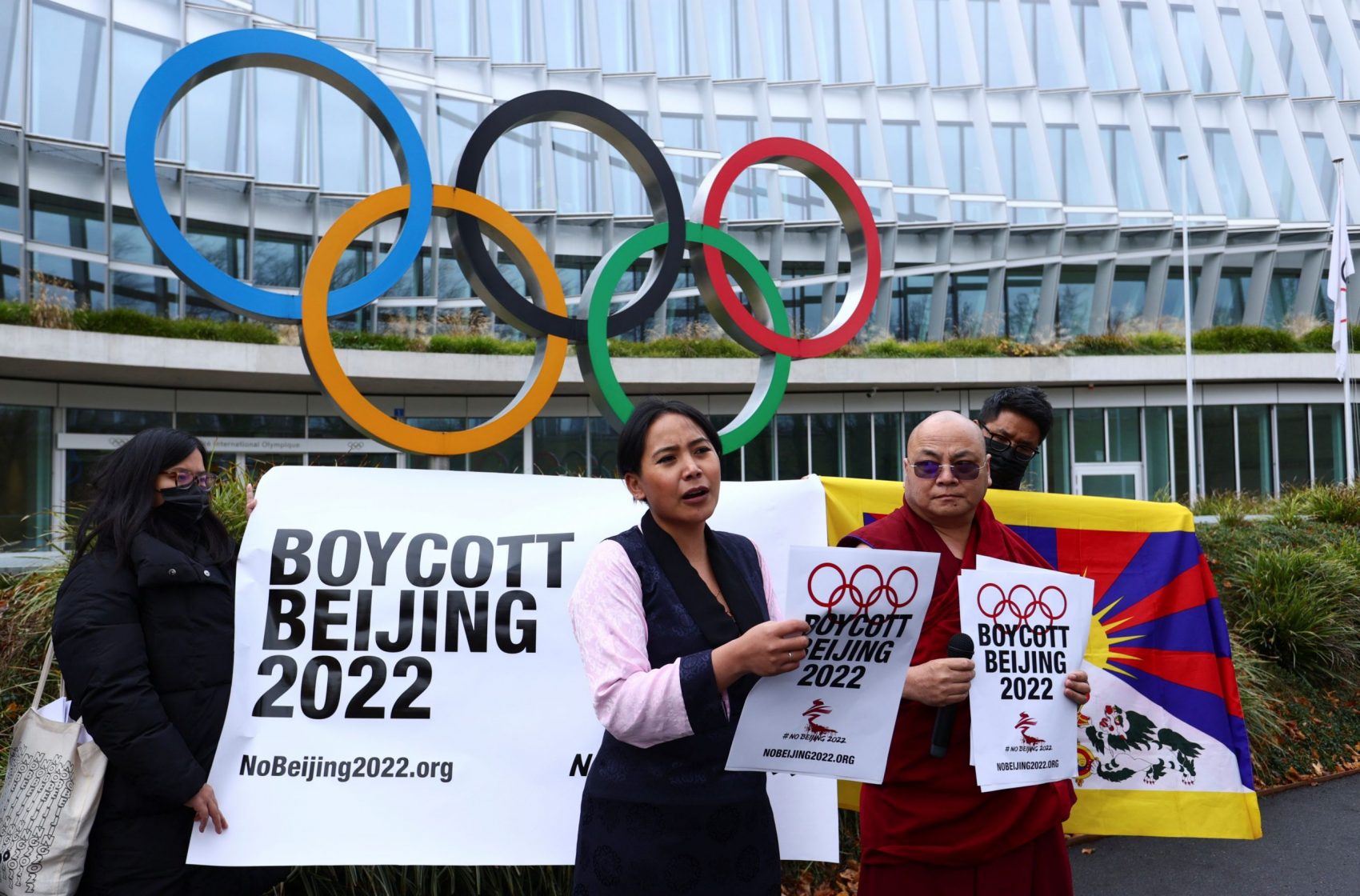 Protesters hold mock funeral for the IOC in Lausanne