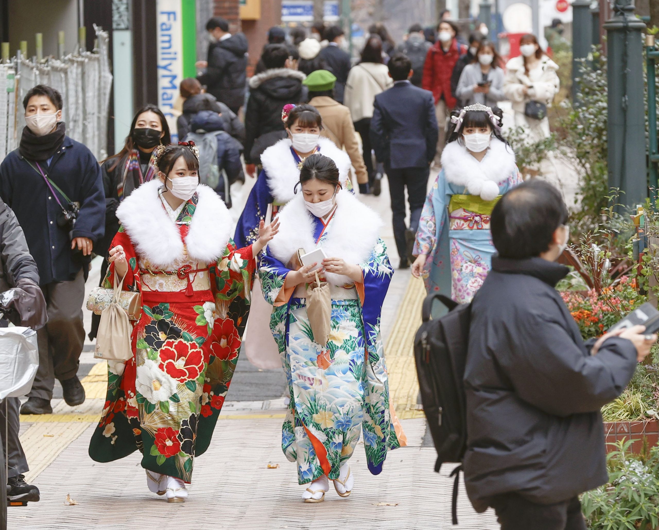 Japans Legal Adult Age is Now 18 (from 20) 8 Things That Change, 4 That Stay JAPAN Forward image photo