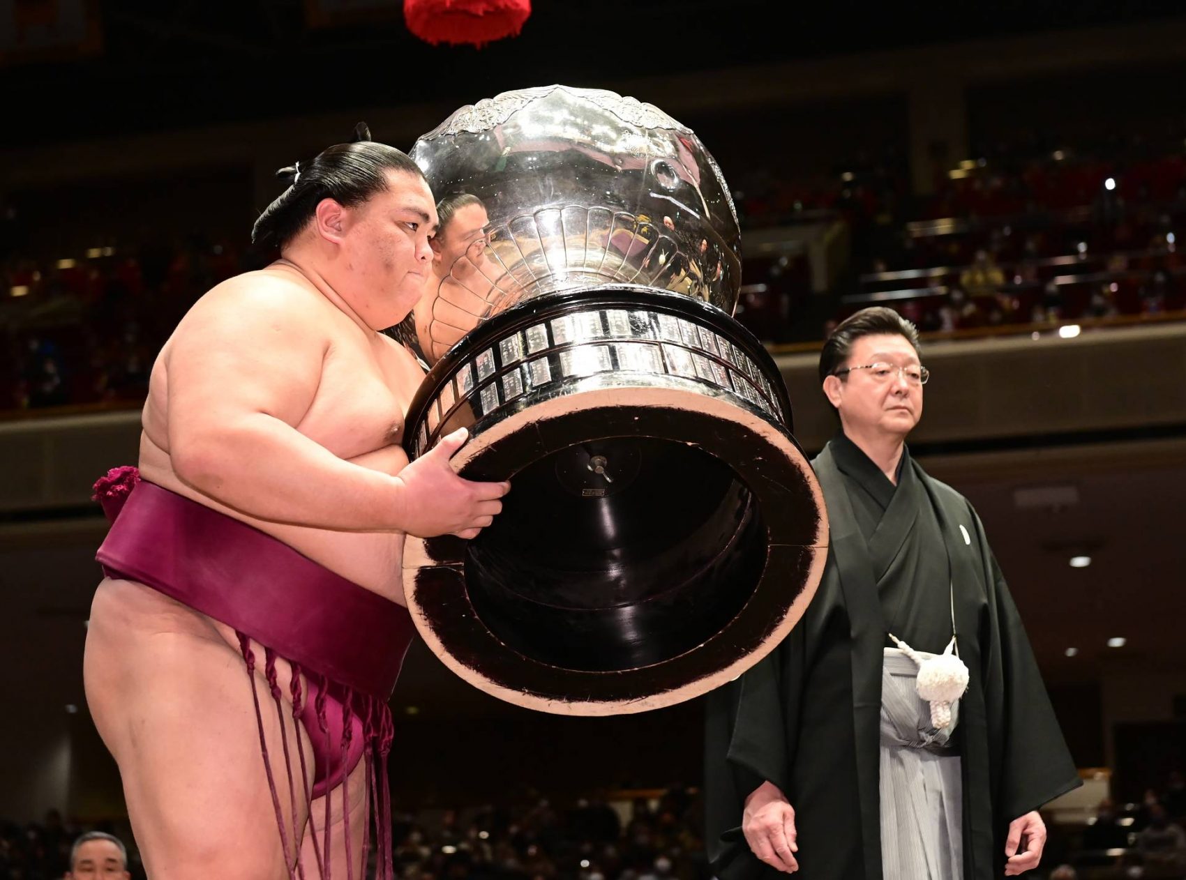 SUMO Mitakeumi Topples Yokozuna Terunofuji On Final Day Of New Year