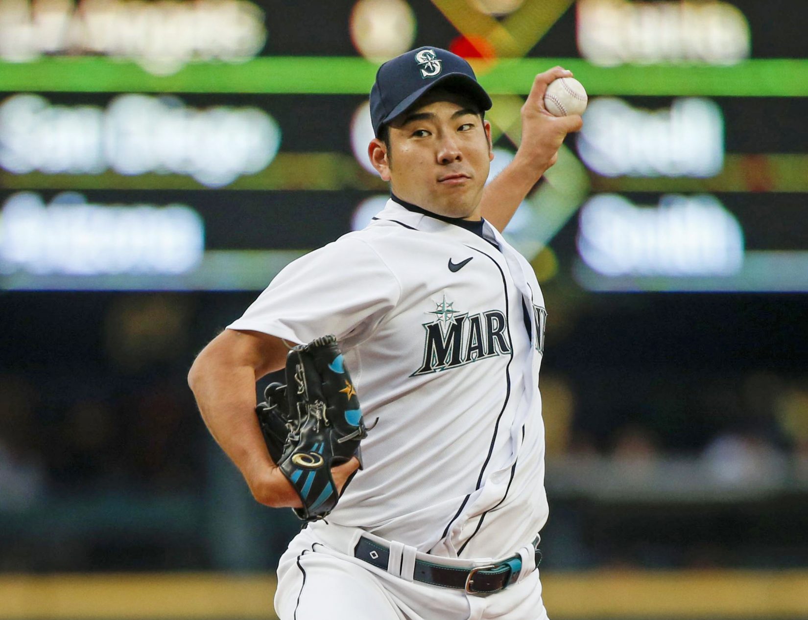 Kikuchi beats former team, Blue Jays top Mariners